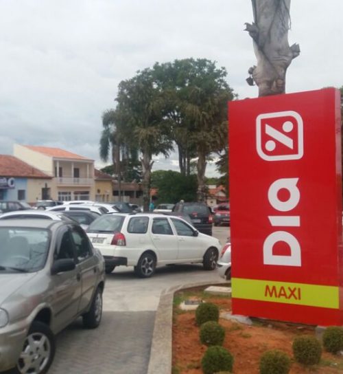 Best Center Itapetininga - Vila Rio Branco letreiro Supermercado Dia %