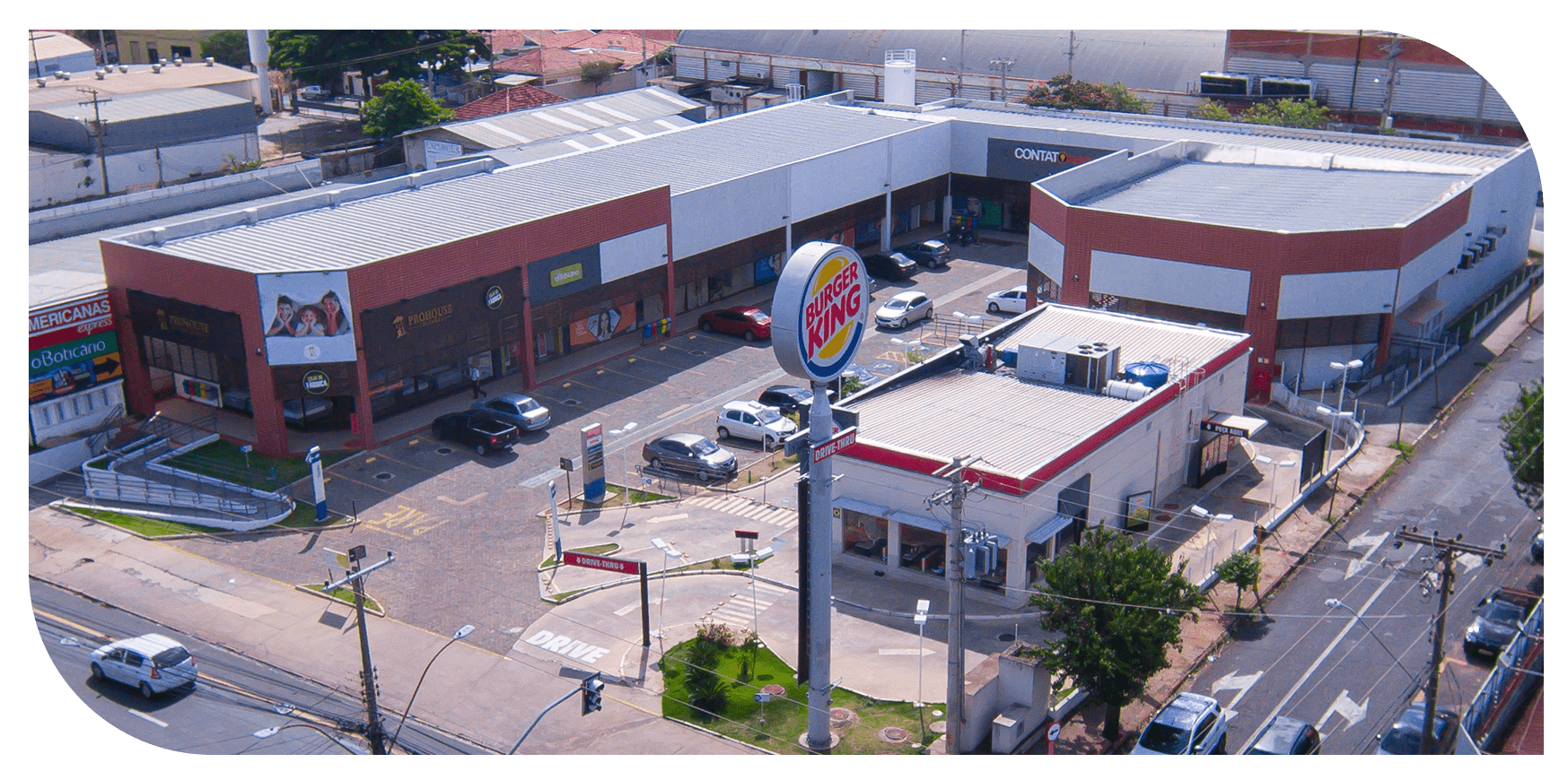 Imagem aérea de um centro de conveniência da Best Center